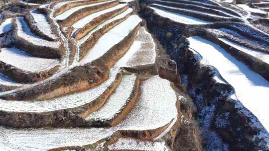 梯田航拍全景自然风景冬天下雪地形地理