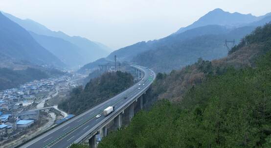 湖北山区高速航拍