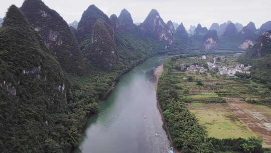 桂林山水烟雨漓江兴坪古镇航拍风光4K