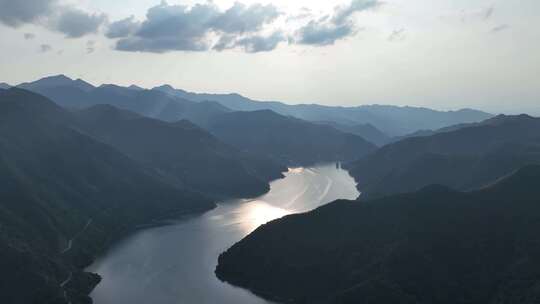 航拍风景秀丽的小东江夏季青山绿水风光