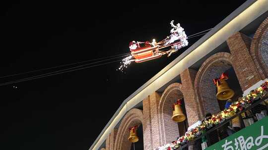 济南579百工集圣诞，圣诞老人雪橇空中飞过