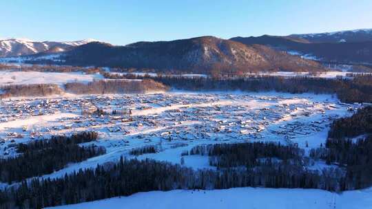 新疆阿勒泰地区禾木村雪景航拍