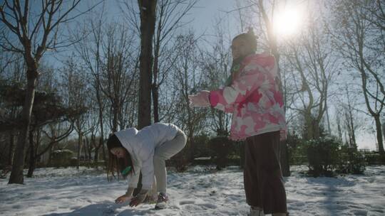 下雪 打雪仗 玩雪 升格欢乐童年视频素材模板下载