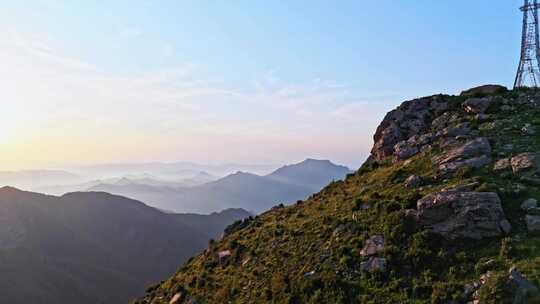 夏季高山草甸绿色森林牧场夕阳航拍