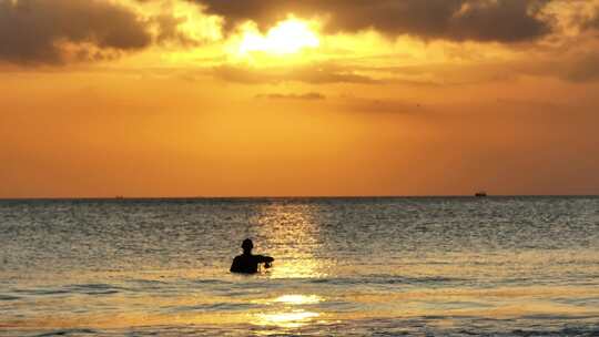大海夕阳日落捕鱼海浪海岛浪漫东南亚巴厘岛