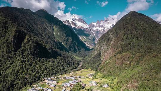 雨崩雪山森林航拍延时4k