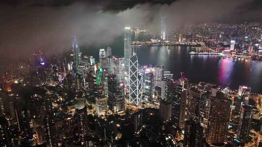 香港太平山顶雨后拍摄维多利亚港