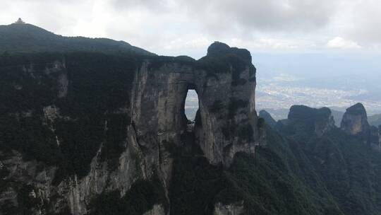 湖南张家界天门山天门洞航拍视频素材模板下载