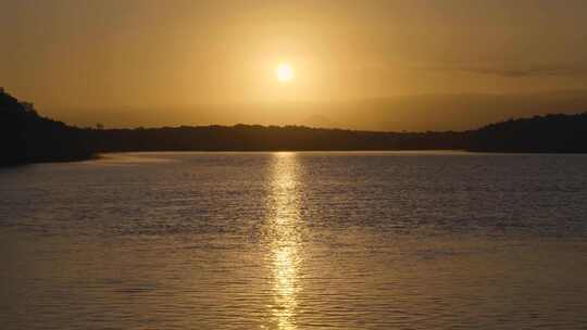 湖边 唯美落日 橘色日落