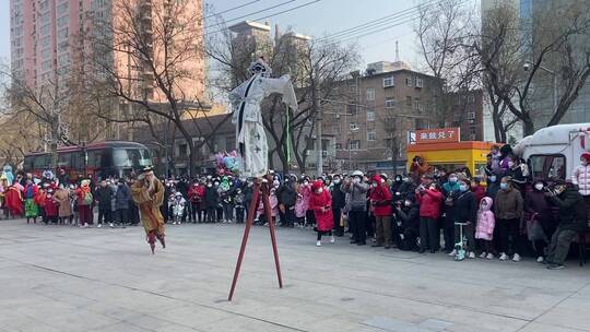 济南非物质文化遗产踩高跷民俗演艺闹元宵