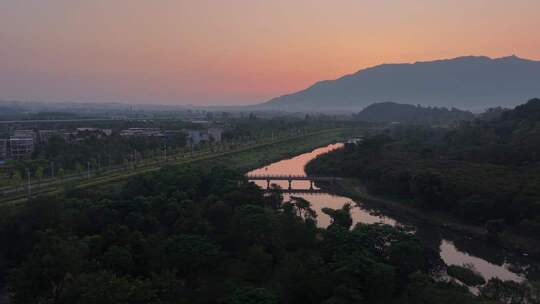 航拍晨曦中的清远乡村早晨风景