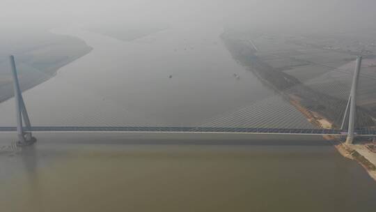 刚修建好的长江大桥航拍