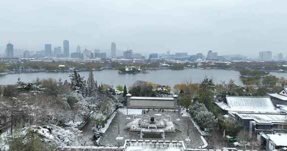 济南大明湖公园雪景航拍        荐