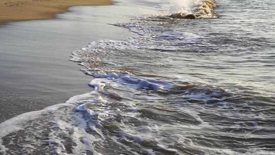 沙滩海水特写潮汐浪花拍打海岸海边涨潮退潮