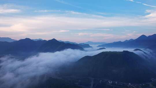 唯美大气的山川云海航拍