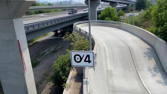 城市立交桥公路俯瞰景象