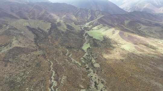 大西北入秋后的草原高山航拍