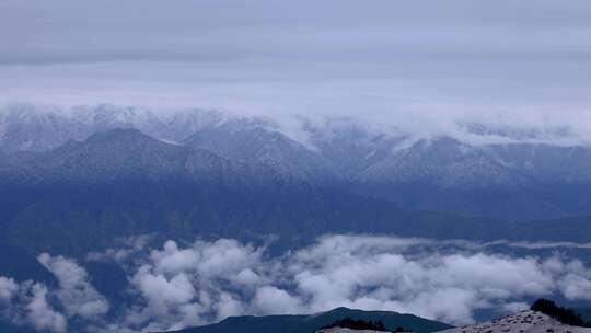 远眺贡嘎雪山