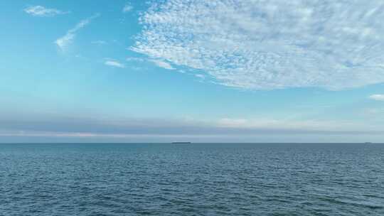 大海航拍海洋海面无人机贴水面飞行飞越大海