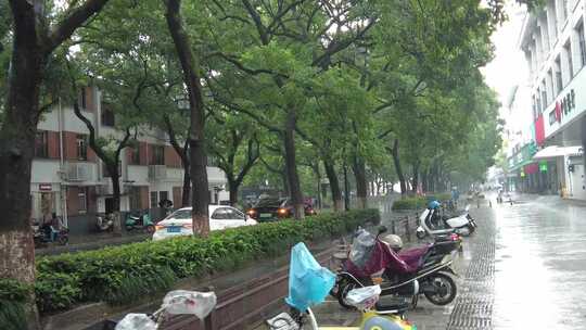 城市雨季下雨素材实拍