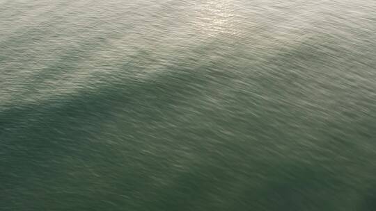 海面上的落日映照航拍视频视频素材模板下载