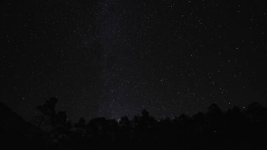 夜空中运动的星星延时拍摄