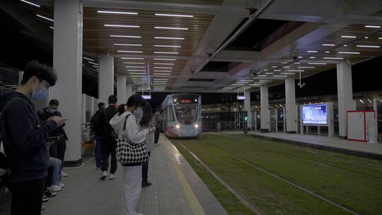 广州黄埔区有轨电车轻轨夜景