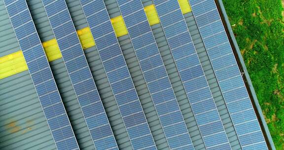 航拍太阳能电池板