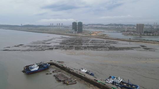 航拍大海退潮海浪沙滩