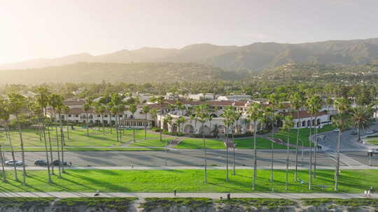 美国加州日落风景如画的圣巴巴拉城市景观