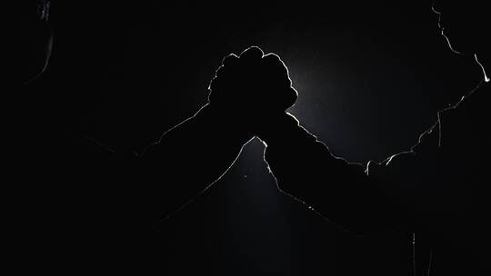 握手剪影 信任 互相鼓励 互相加油振作