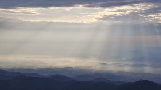 清晨曙光天空云层