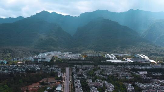 苍山脚下学院视频耶稣光下的云南大理学院