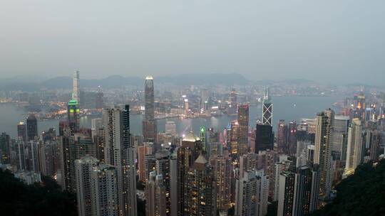 夜晚下繁华的香港市中心航拍