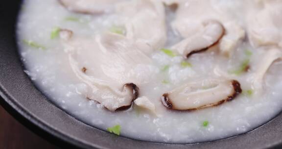 【正版素材】香菇鸡肉粥近景特写