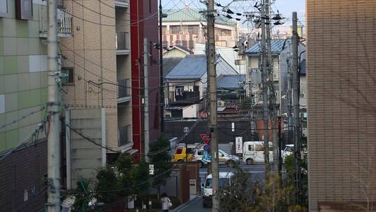 日本、东京骏台、城市巷道