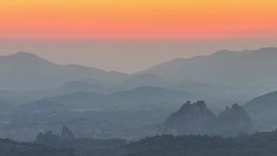 4k航拍清晨日出群山青山万重山平流雾云海