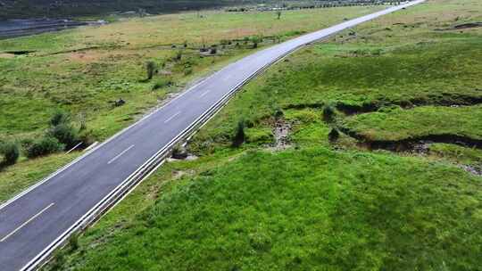 四川莲宝叶则景区公路汽车自驾旅游航拍