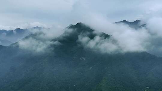 陕西秦岭雨后云海