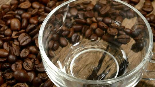 一杯咖啡  冲咖啡 咖啡豆