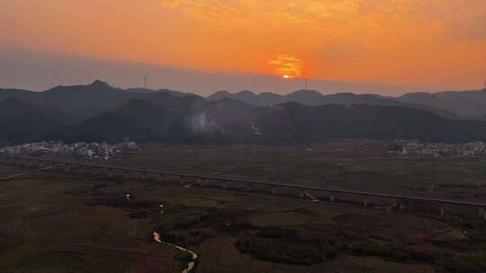 4K航拍夕阳群山高铁合集