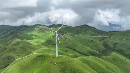 航拍湖南风力发电南山牧场