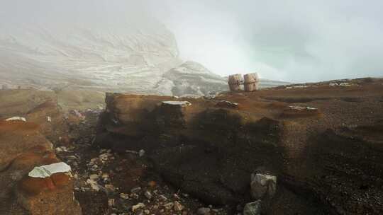 用于开采伊延火山硫磺的采矿设备