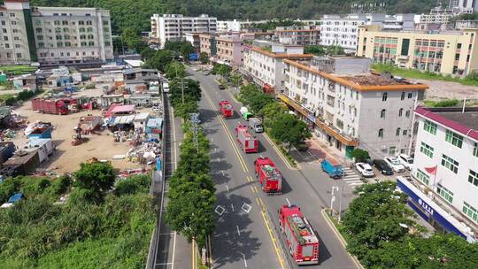 航拍消防车出警在公路上行驶03