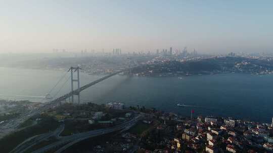 伊斯坦布尔博斯普鲁斯海峡和桥梁鸟瞰图