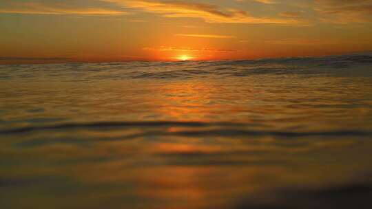 夕阳黄昏海上冲浪视频素材模板下载