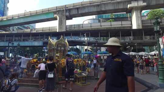 泰国曼谷四面佛街景烧香拜佛