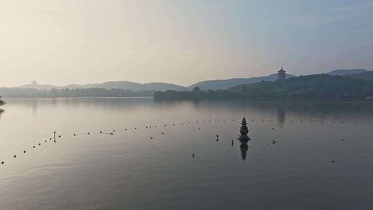 西湖三潭印月雷峰塔