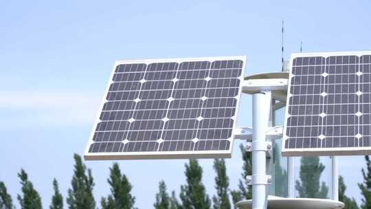 金银花种植基地的太阳能电池板