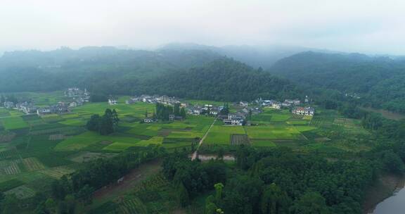 航拍四川新农村春天的美丽景色